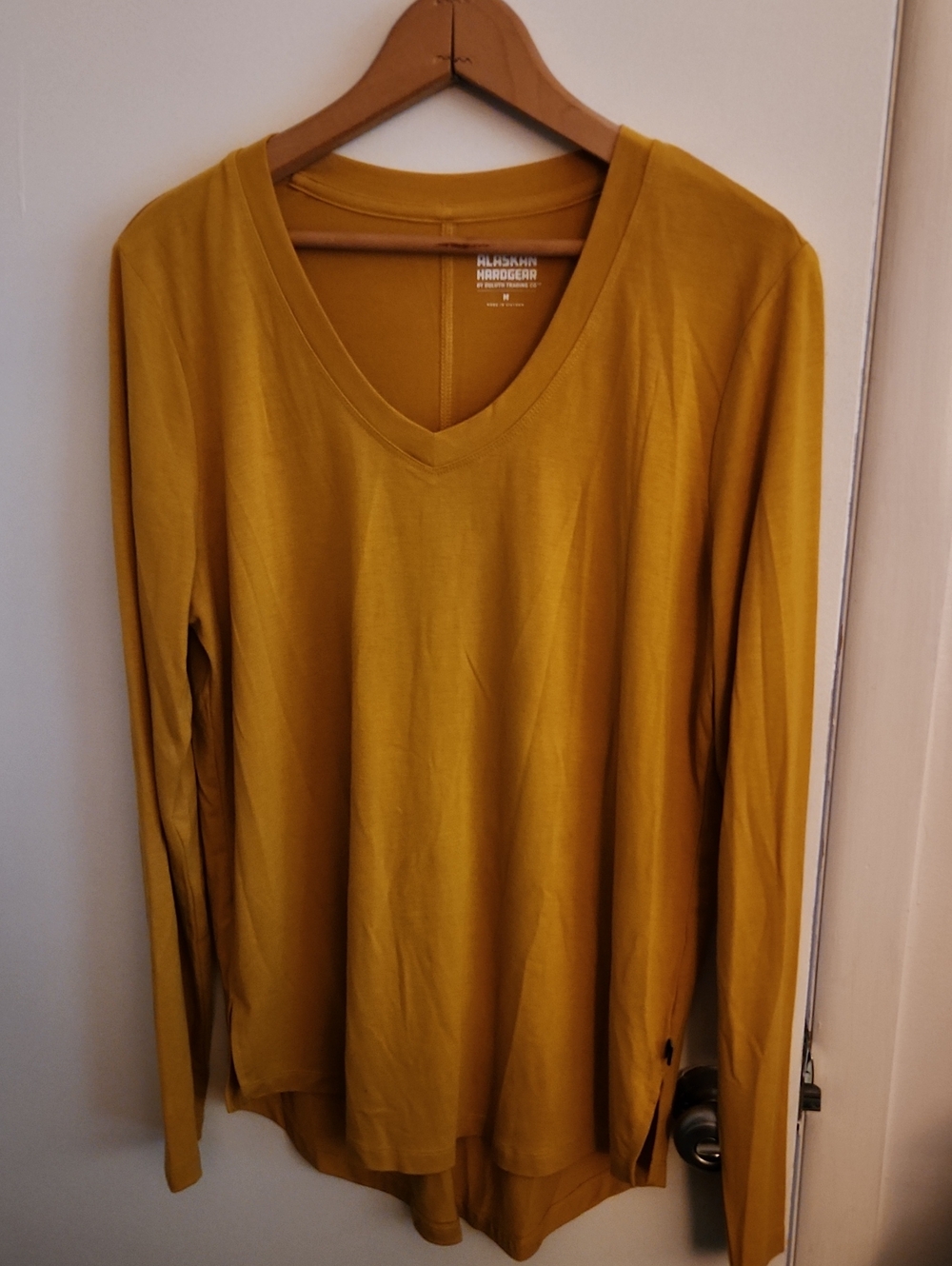 Mustard V-Neck Long Sleeve Top Medium Duluth Trading